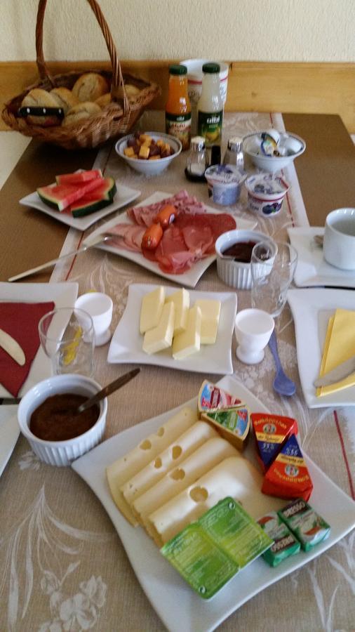 Gasthaus ,,Zum Schwarzen Baer" Gusten ภายนอก รูปภาพ