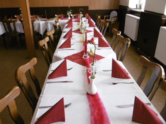 Gasthaus ,,Zum Schwarzen Baer" Gusten ภายนอก รูปภาพ